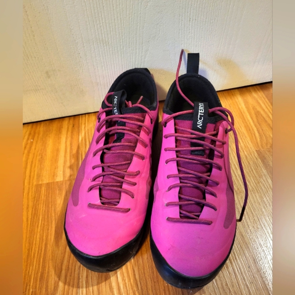 Arc'teryx Acrux SL Fuschia womens shoes size 7